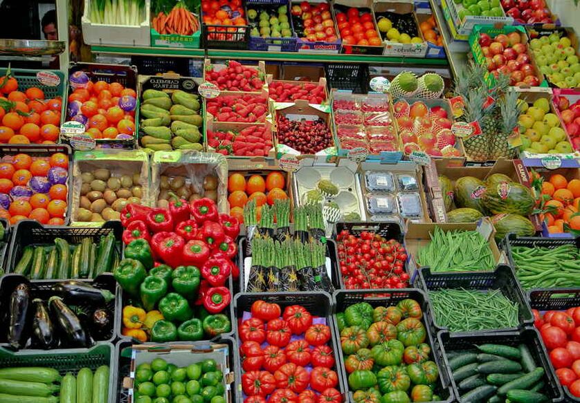 A variety of vegetables and fruits that can increase a man's strength